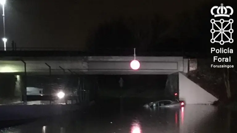 Detenida en Landaben tras acceder a la zona cortada por inundación y negarse a la prueba de alcoholemia POLICÍA FORAL