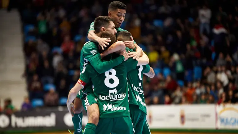 Partido de la LNFS entre Osasuna Magna y Jaén Paraíso disputado en el pabellón Anaitasuna. IÑIGO ALZUGARAY