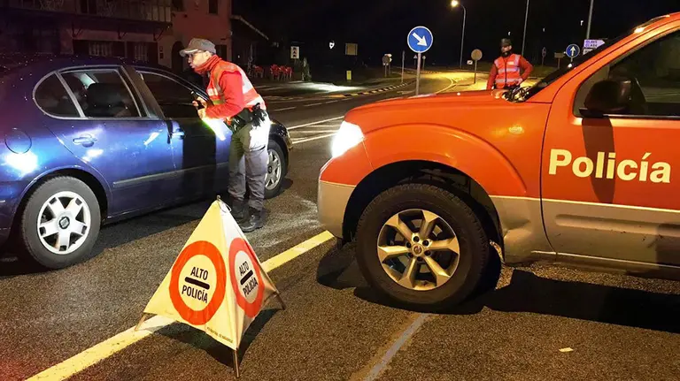 Control de la Policía Foral en la carretera N-121-A POLICÍA FORAL