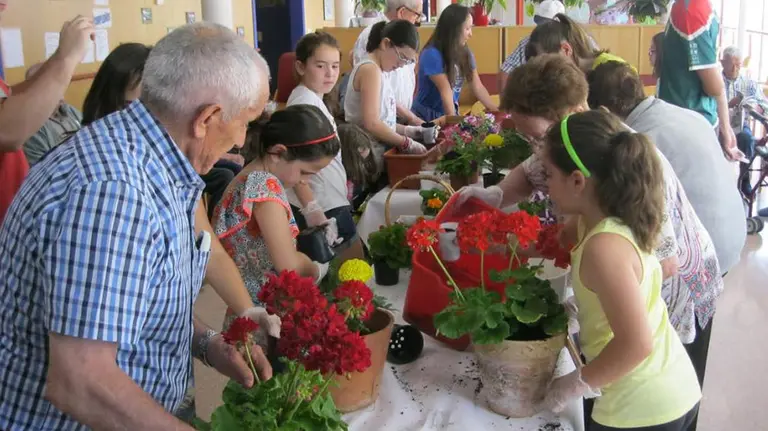 Campamento intergeneracional entre niños y personas mayores celebrado en la residencia de Eulate CEDIDA