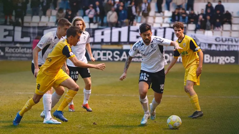 Partido de Segunda división B entre el Burgos CF y el CD Izarra en El Plantío..