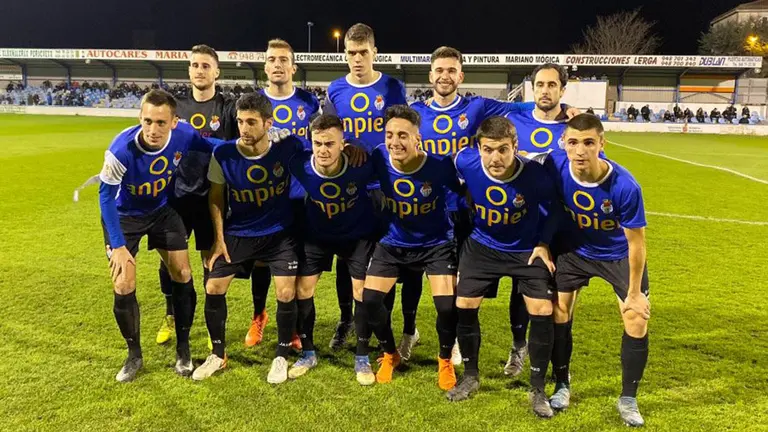 Equipo titular de la Peña Sport ante el Fuenlabrada en Tafalla. @PenaSportFC.