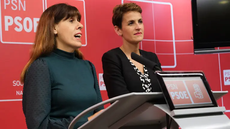 La secretaria general del PSN, María Chivite (drcha) junto a la portavoz socialista municipal en Pamplona, Maite Esporrín. CEDIDA