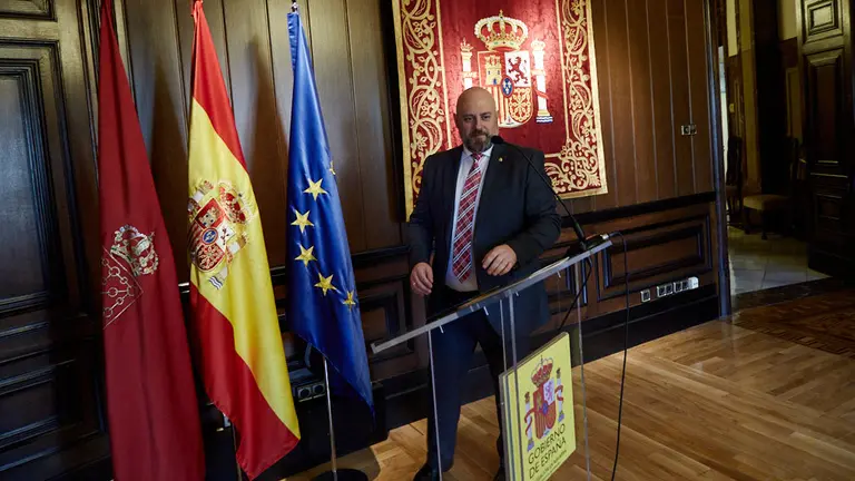 El delegado del Gobierno en Navarra, José Luis Arasti, hace balance del año en su mensaje navideño. IÑIGO ALZUGARAY