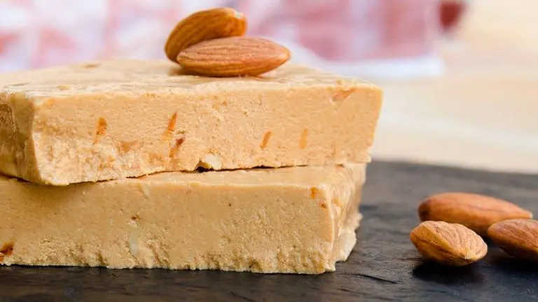 Turrón blando elaborado con almendras ARCHIVO