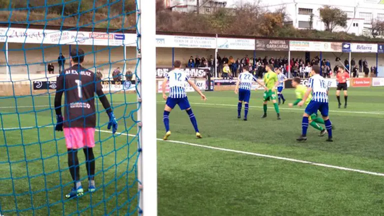 Partido entre el CD Izarra y Unionistas en Merkatondoa. @UnionistasCF.