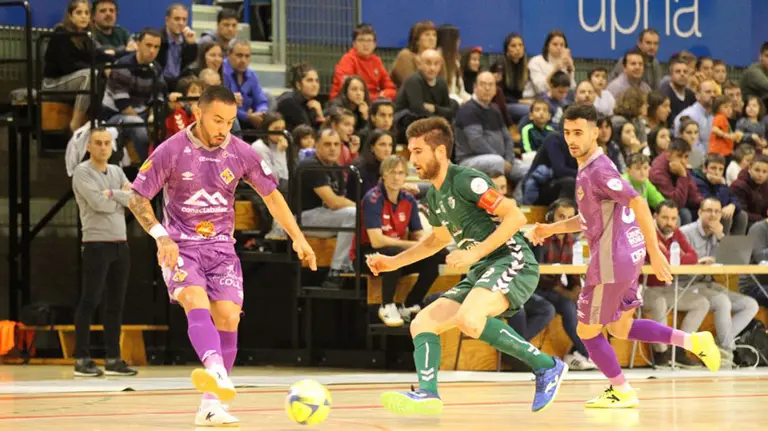 Roberto Martil presiona al Palma futsal ante Osasuna Xota en la Upna. @PalmaFutsal.