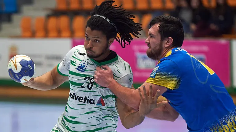Leandro Semedo en accióndurante el partido entre Anaitasuna y Sarriá en la Copa del Rey. MIGUEL OSÉS