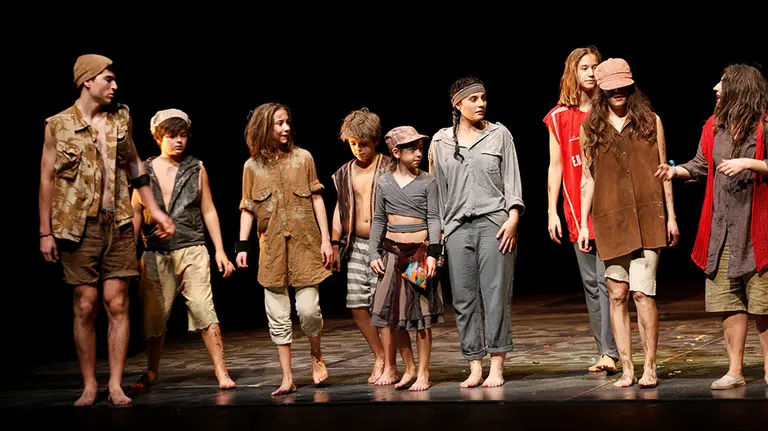 Selma Sola, la tercera por la izquierda durante una representación de Ali Babá y los 40 ladrones en Sevilla CEDIDA