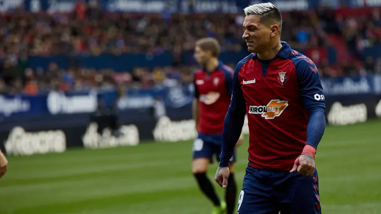 Chimy Ávila en el partido de La Liga Santander entre Osasuna y Real Sociedad disputado en el estadio de El Sadar. IÑIGO ALZUGARAY