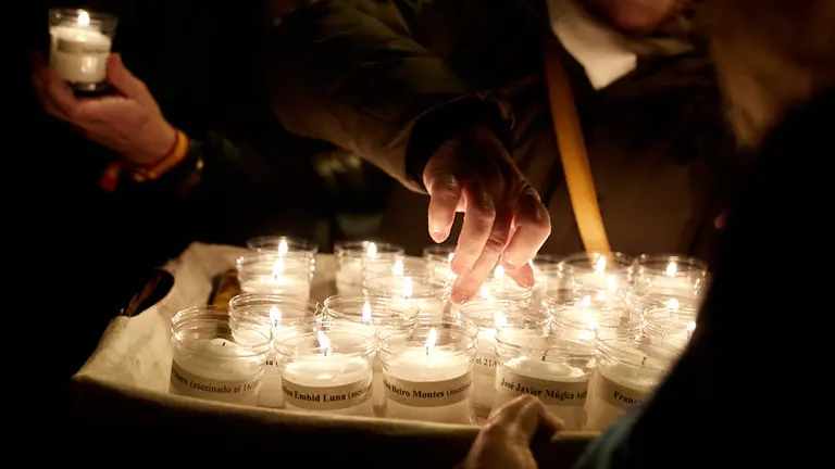 Acto en homenaje al Guardia Civil Juan Atarés, asesinado por ETA en Pamplona en 1985, y recuerdo al resto de víctimas con la llegada de la Navidad. IÑIGO ALZUGARAY