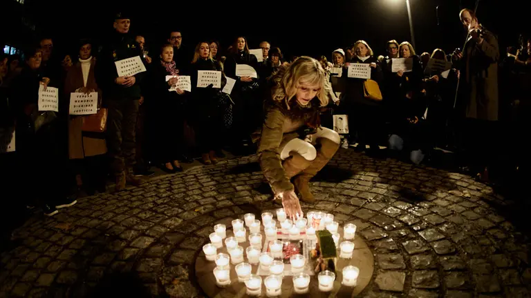 Acto en homenaje al Guardia Civil Juan Atarés, asesinado por ETA en Pamplona en 1985, y recuerdo al resto de víctimas con la llegada de la Navidad. IÑIGO ALZUGARAY