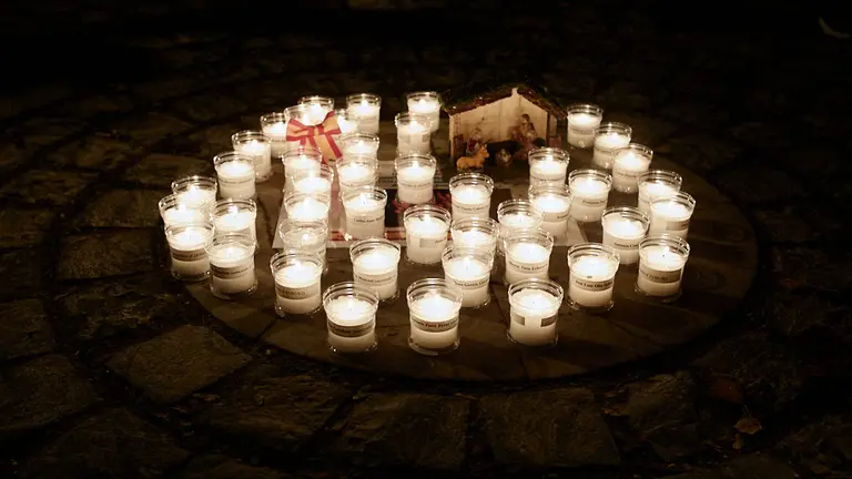 Acto en homenaje al Guardia Civil Juan Atarés, asesinado por ETA en Pamplona en 1985, y recuerdo al resto de víctimas con la llegada de la Navidad. IÑIGO ALZUGARAY