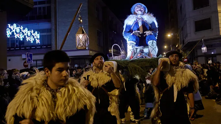 Salida del Olentzero por las calles de Pamplona. IÑIGO ALZUGARAY