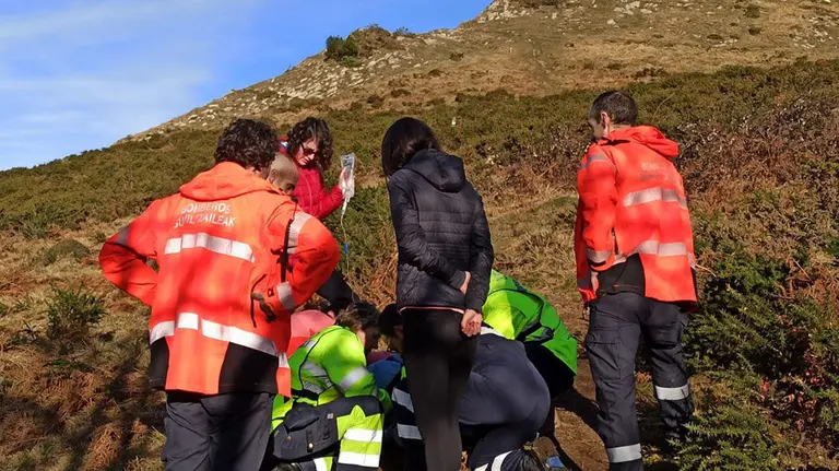 Rescate de una monta&ntilde;era en el monte Azalegi BOMBEROS DE NAVARRA