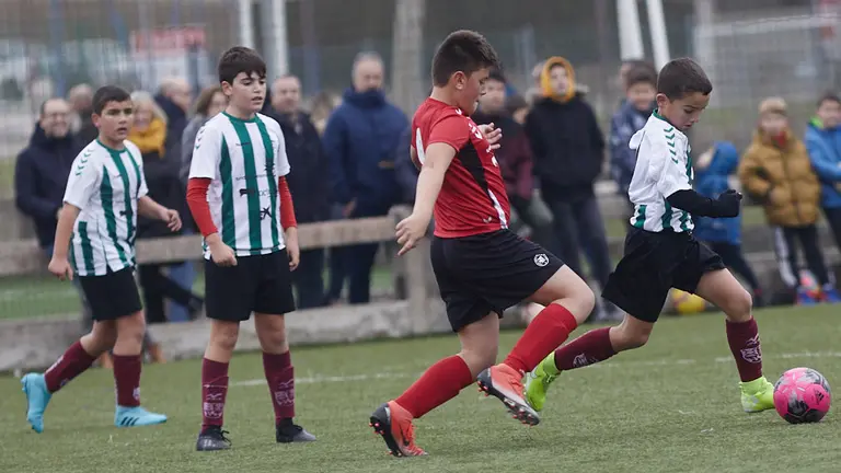 Partidos de dieciseisavos de final del XXXVIII Torneo Interescolar en categoría mixta. IÑIGO ALZUGARAY