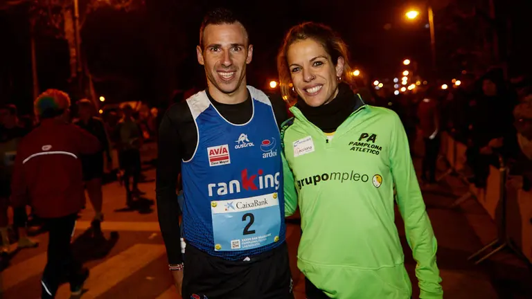 Javier Nagore y Maitane Melero en la XXXVII edición de la San Silvestre de Pamplona. IÑIGO ALZUGARAY