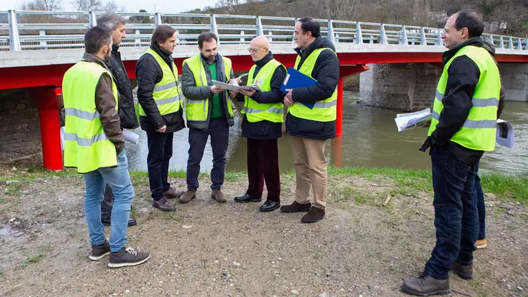 Bernardo Ciriza visita el nuevo puente de Eguíllor con los técnicos de Obras Públicas e Infraestructuras y la empresa constructora GOBIERNO DE NAVARRA
