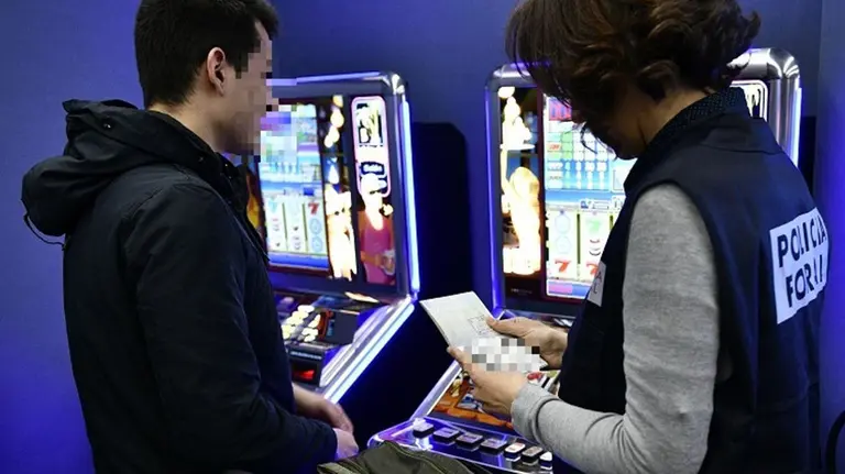 Presencia de menores en salones de juego de Navarra POLICÍA FORAL