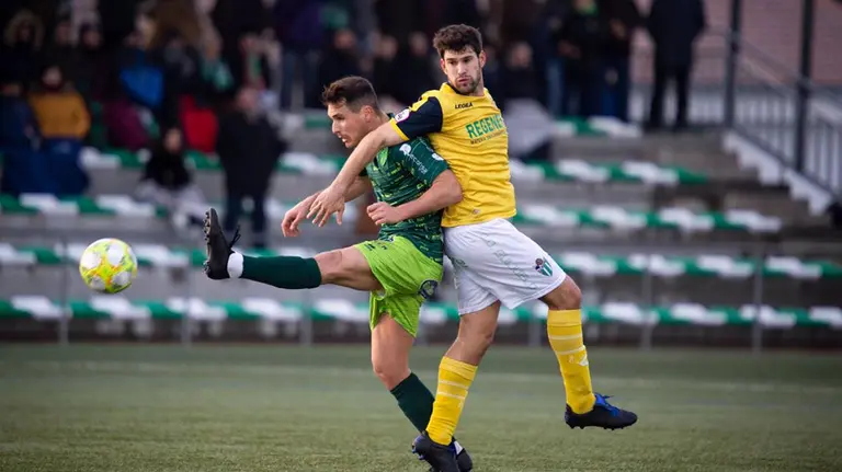 Partido entre el Guijuelo de Salamanca y el CD Izarra. @clubdepguijuelo.