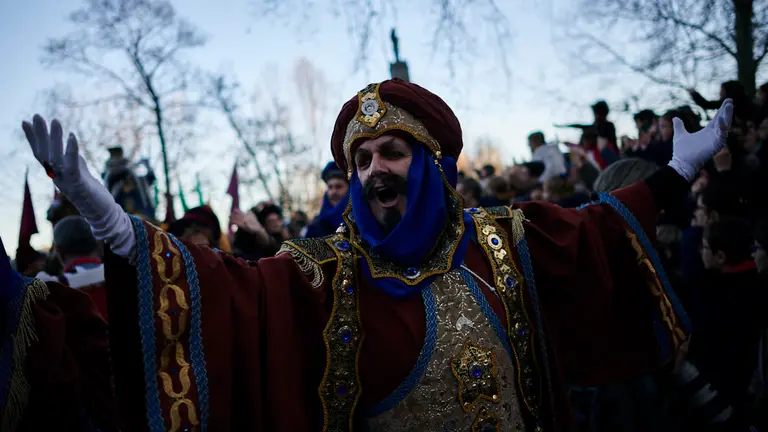 La llegada de los Reyes Magos a Pamplona a través de La Magdalena y el Portal de Francia. PABLO LASAOSA
