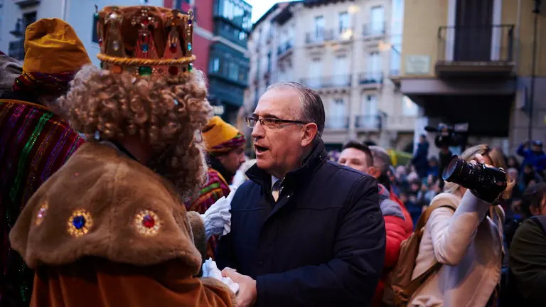 La llegada de los Reyes Magos a Pamplona a través de La Magdalena y el Portal de Francia. PABLO LASAOSA
