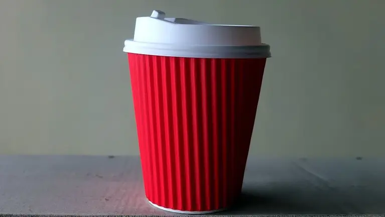 Un vaso de café para llevar. ARCHIVO