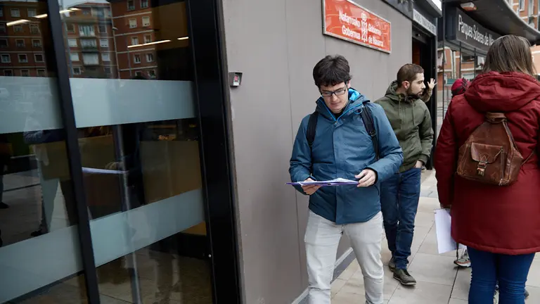 Los sindicatos ELA, LAB, ESK, Steilas, EHNE e Hiru registran la convocatoria de huelga general para el 30 de enero. IÑIGO ALZUGARAY