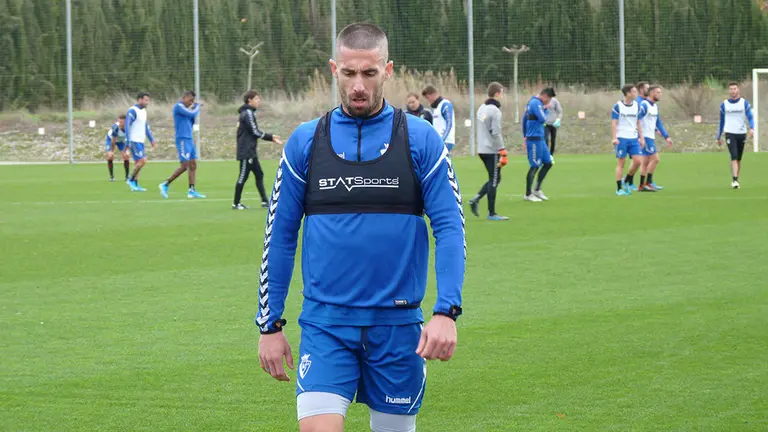 Lillo se retira al vestuario en las instalaciones de Tajonar. Navarra.com