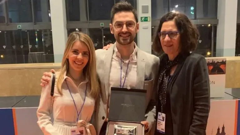 La unidad quirúrgica del Servicio de Dermatología del CHN recibe dos premios en una reunión nacional de cirugía. GOBIERNO DE NAVARRA