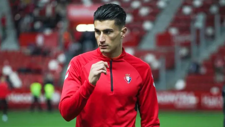 Luis Perea con el chandal de Osasuna. @luispereahdez.