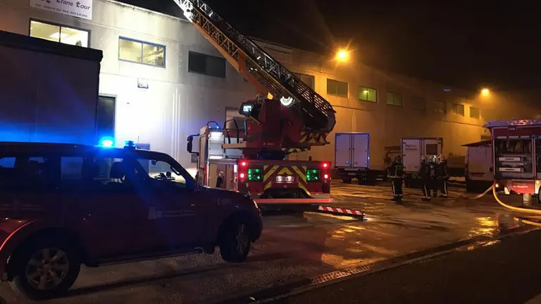Incendio en la empresa Frutnavar de la Ciudad del Transporte, en Imárcoain BOMBEROS DE NAVARRA
