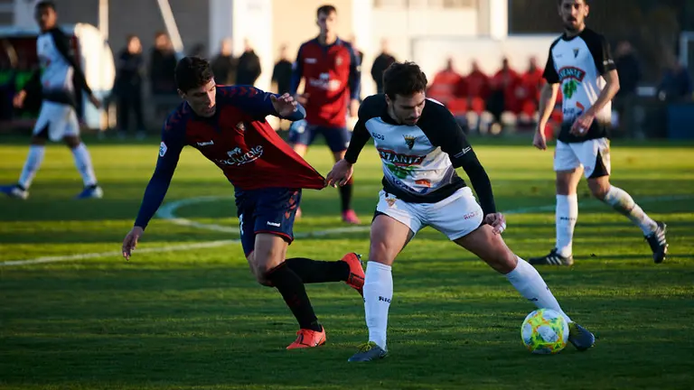 Osasuna Promesas se enfrenta al Tudelano en las intalaciones de Tajonar. PABLO LASAOSA