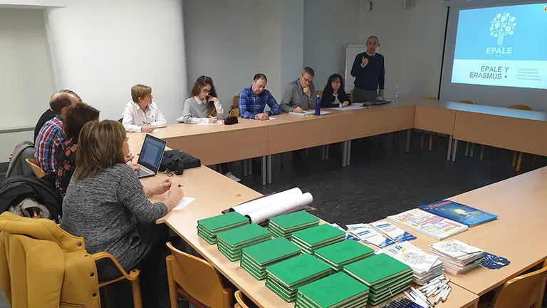 Presentación de la plataforma EPALE a responsables de centros de educación de personas adultas en Navarra GOBIERNO DE NAVARRA