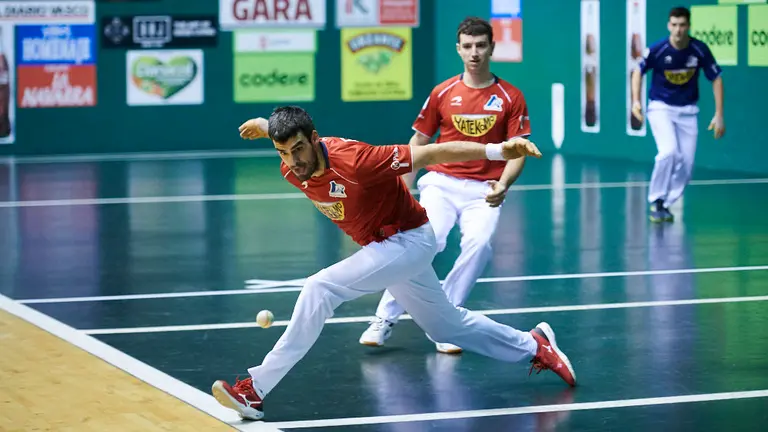 Ezkurdia-Martija se enfrentan a Elezkano y Galarza en el frontón Labrit de Pamplona. PABLO LASAOSA
