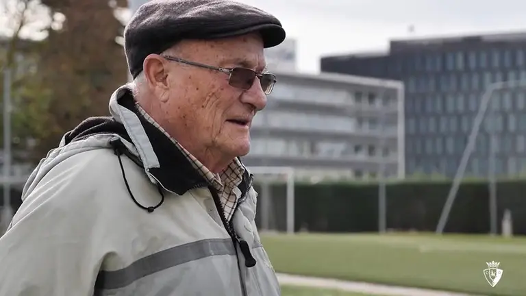 Eutinio Cibrián en las instalaciones de Tajonar con su gorra característica. CA Osasuna.