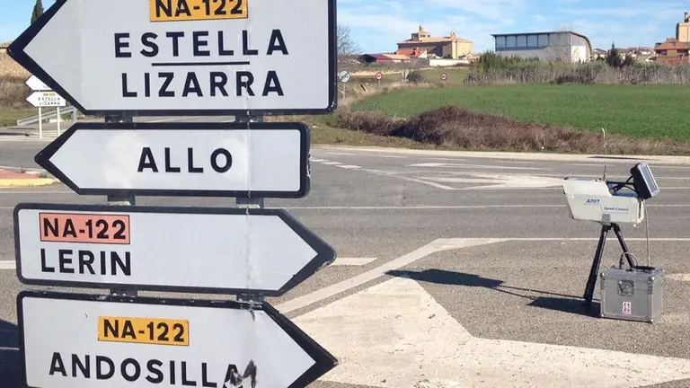 Radar de la Polic&iacute;a Foral colocado en una carretera de Navarra POLIC&Iacute;A FORAL