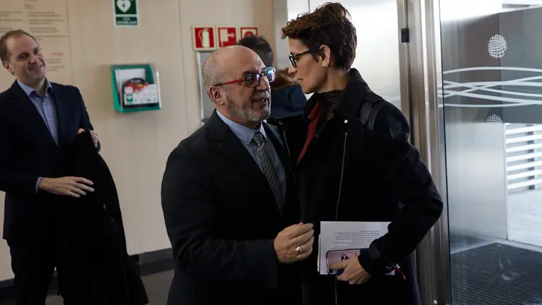 María Chivite y Juan Cruz Cigudosa visitan visita las instalaciones de la empresa pública Tracasa. IÑIGO ALZUGARAY