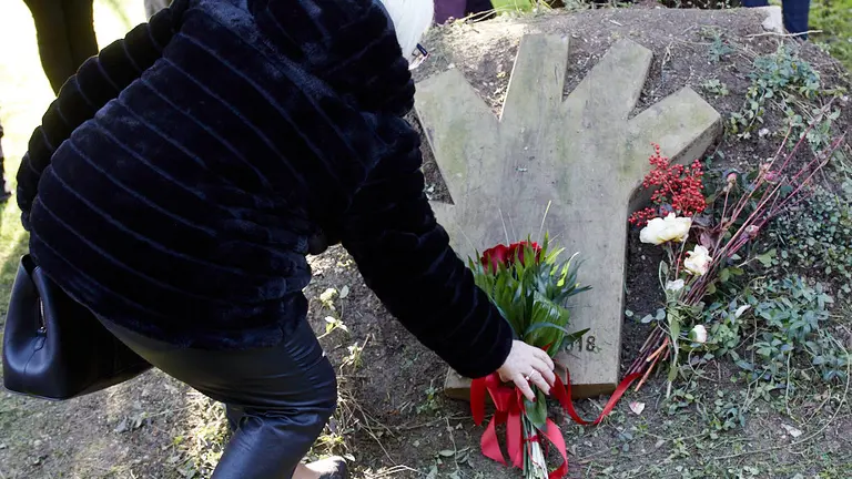 Homenaje a Blanca Esther Marqués, víctima de la violencia machista, en el tercer aniversario de su asesinato a manos de su pareja en Burlada. IÑIGO ALZUGARAY