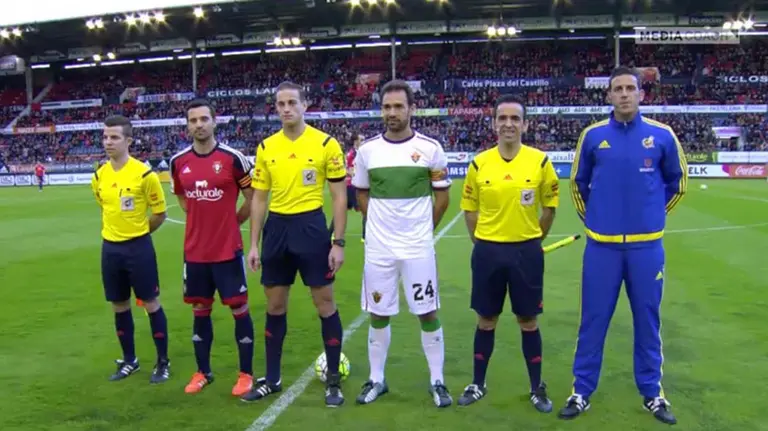 Javier Alberola Rojas en el partido Osasuna - Elche jugado en Pamplona en mayo de 2016.