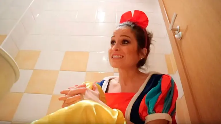 Verdeliss se graba en un baño después de las Campanadas de Nochevieja para hacer balance del pasado 2019. YOUTUBE