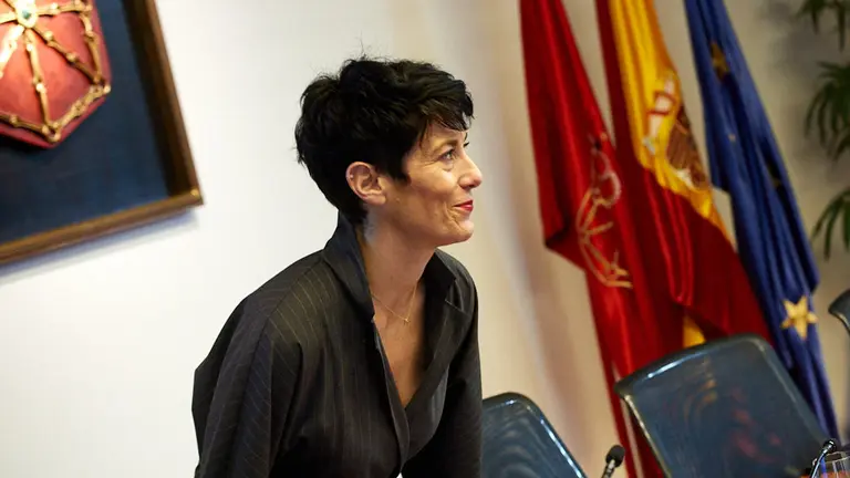 La consejera Elma Saiz explica el proyecto de ley foral de Presupuestos Generales de Navarra para el año 2020 en comisión parlamentaria. IÑIGO ALZUGARAY