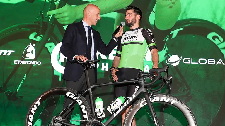 Presentación Equipo ciclista  Kern Pharma
DESCRIPCIÓN / DESCRIPTION
Tarrasa - Instalaciones de Kern Pharma  15-01-2020/
Luis Angel Gomez 
©PHOTOGOMEZSPORT2019