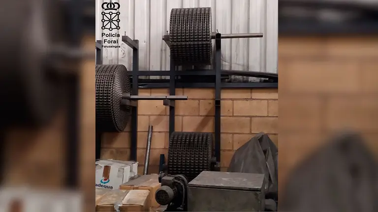 Rollo de acero inoxidable valorado en más de 3.000 euros y robado en una empresa de Corella. POLICÍA FORAL