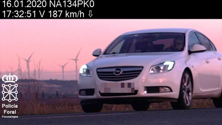 Vehículo detectado en Milagro por conducir a más del doble de lo permitido en la carretera. POLICÍA FORAL