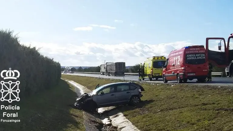 Dos personas heridas en un accidente de tráfico ocurrido en Tafalla. POLICÍA FORAL