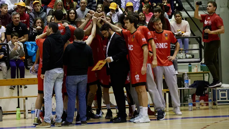 Partido entre Basket Navarra y Ponferrada en el polideportivo Arrosadía de Pamplona. IÑIGO ALZUGARAY