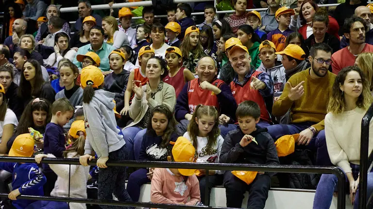 Partido entre Basket Navarra y Cat&Rest Intragás-Clima CDP en el polideportivo Arrosadía de Pamplona. IÑIGO ALZUGARAY