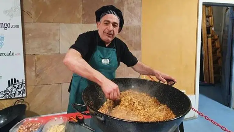 Degustación de migas en el mercado de Santo Domingo de Pamplona CEDIDA