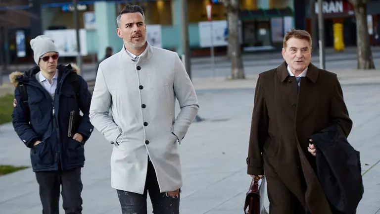 El futbolista Antonio Amaya en el comienzo del juicio por el &#39;Caso Osasuna&#39; en el Palacio de Justicia de Navarra. IÑIGO ALZUGARAY